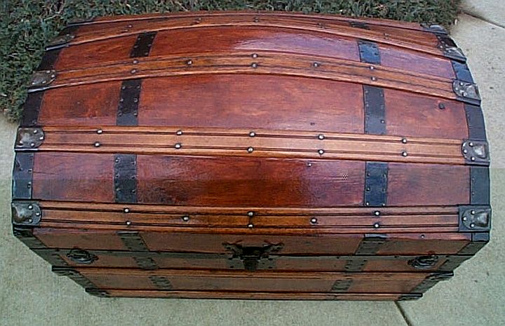 Antique Trunk #224  '; return true