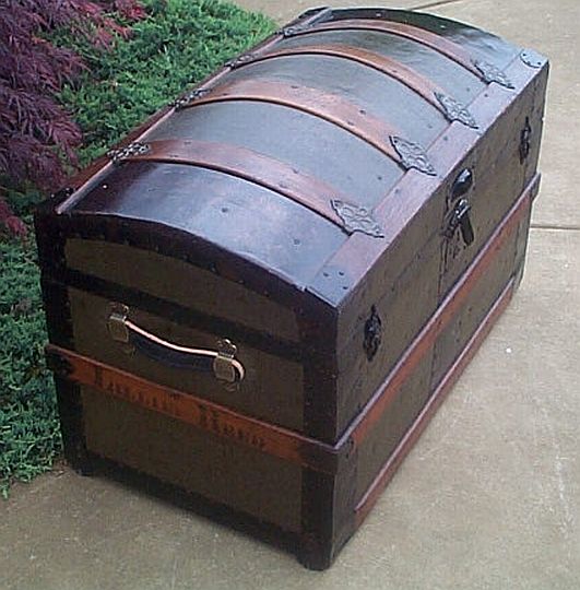 LARGE ANTIQUE VICTORIAN DOME TOP CAMELBACK WOOD & METAL CHEST STEAMER  TRUNK