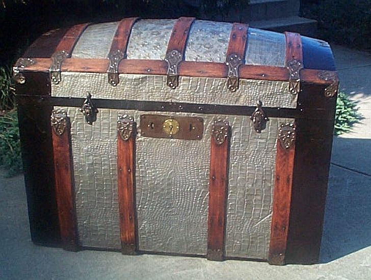 Domed-Top Steamer Trunk, Woodworking Project