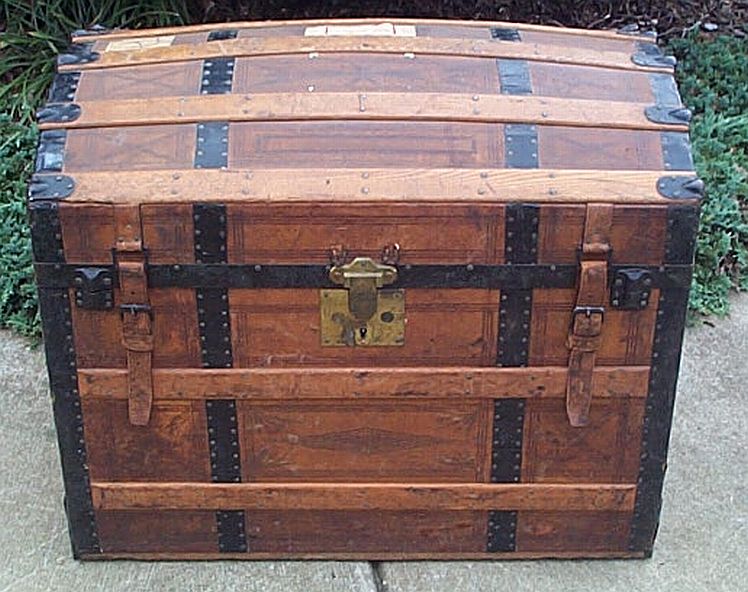 Antique steamer trunk #289