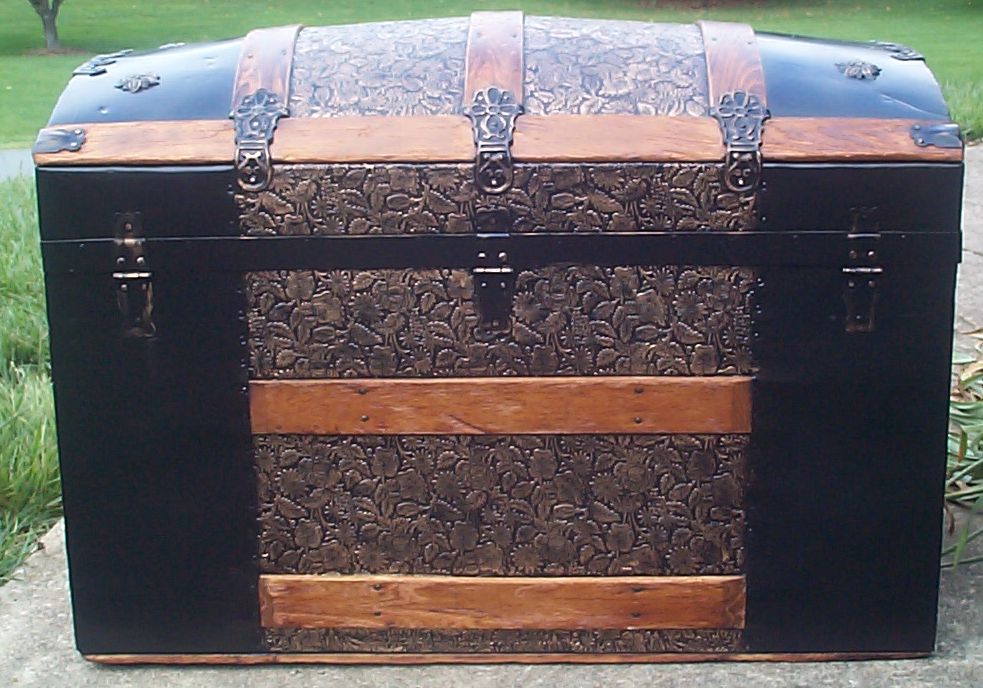 776 Restored Antique Trunks For Sale Dome Tops Humpbacks Flat Tops