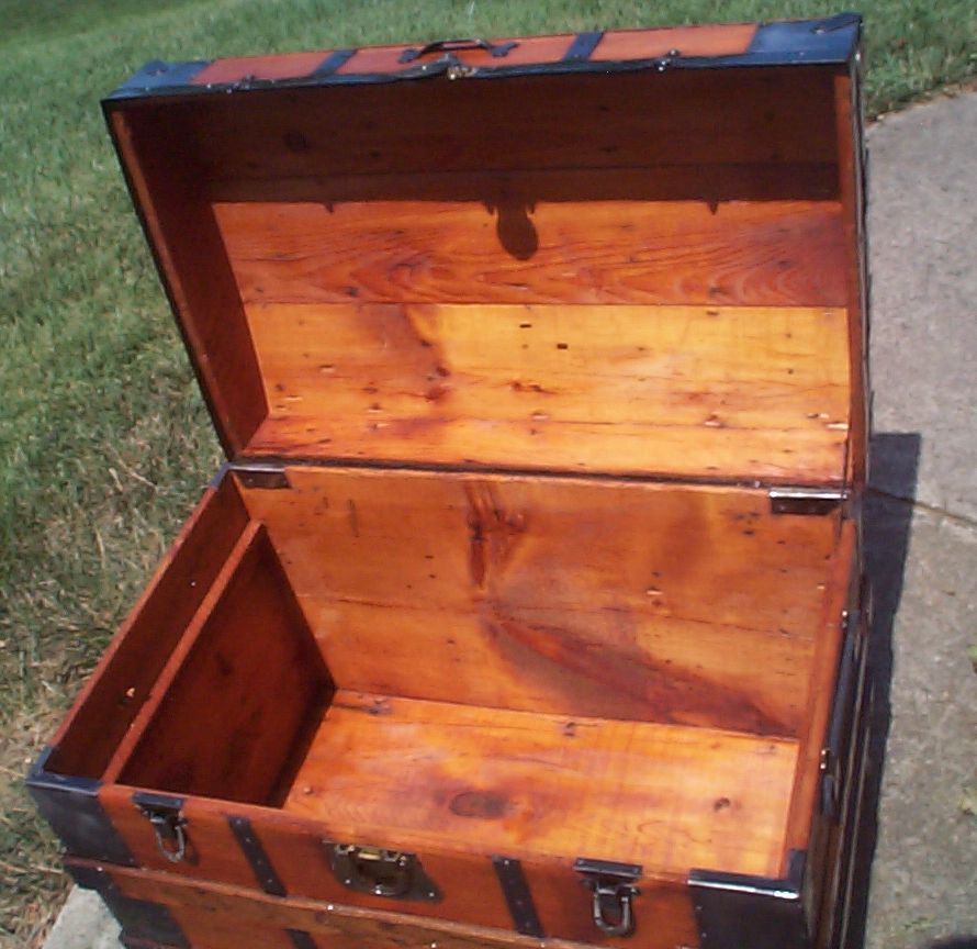837 Restored Antique Trunks For Sale and Steamer Trunks For Sale Dome