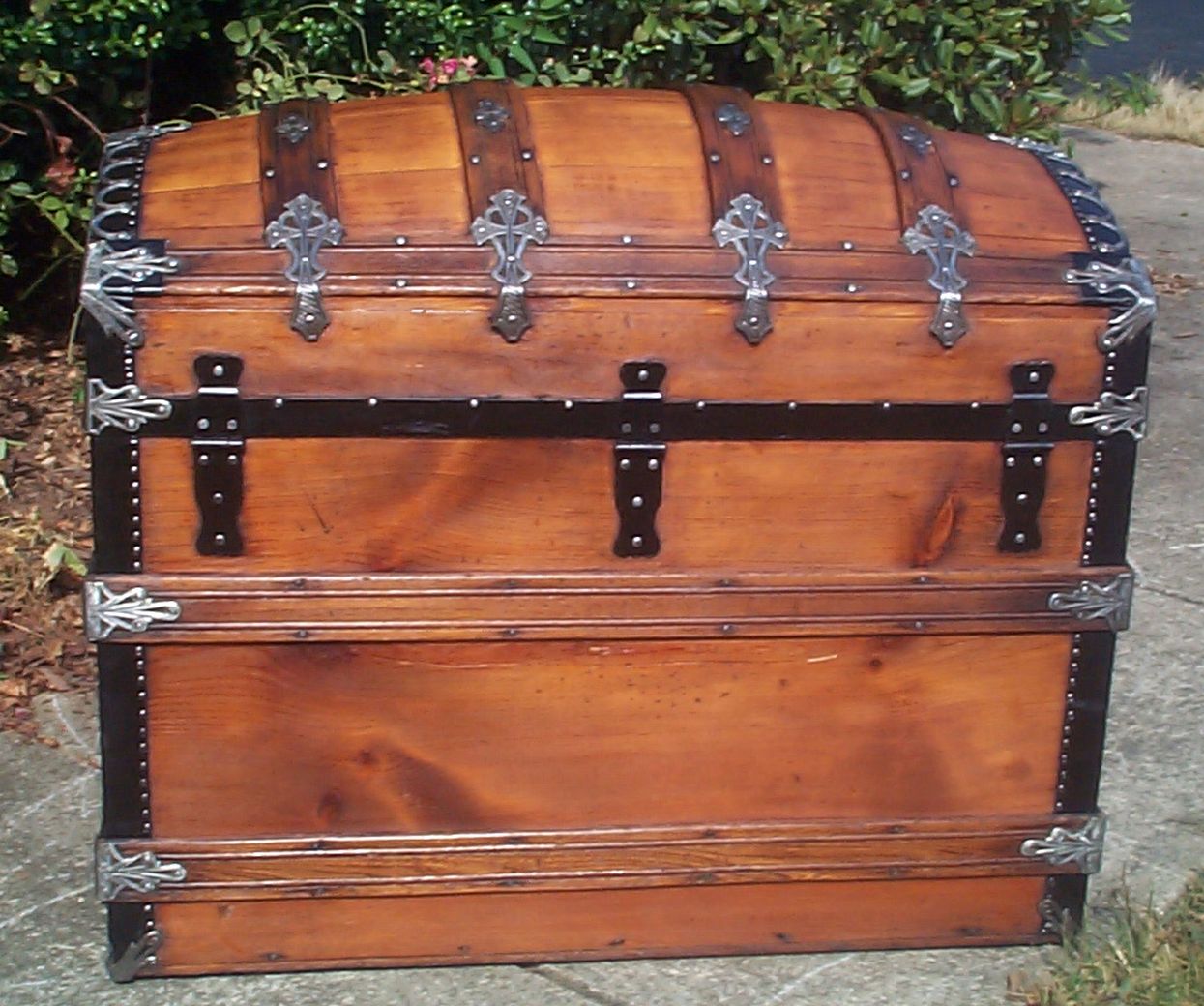 859 Restored Antique Trunks For Sale Oak Slat Trunk Dome Tops