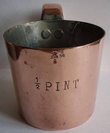 british royal navy rum cup 1/2 pint 20th century - Queen Elizabeth Royal Cipher