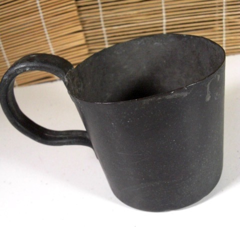 british royal navy rum cup 1 pint arsenal marked crown over vr6
