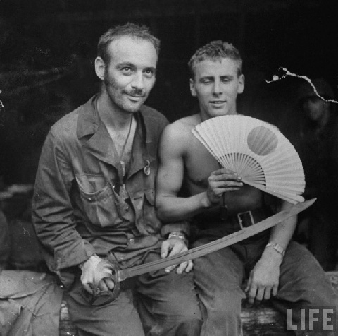 US Marine papua new guinea holding captured japanese klewang