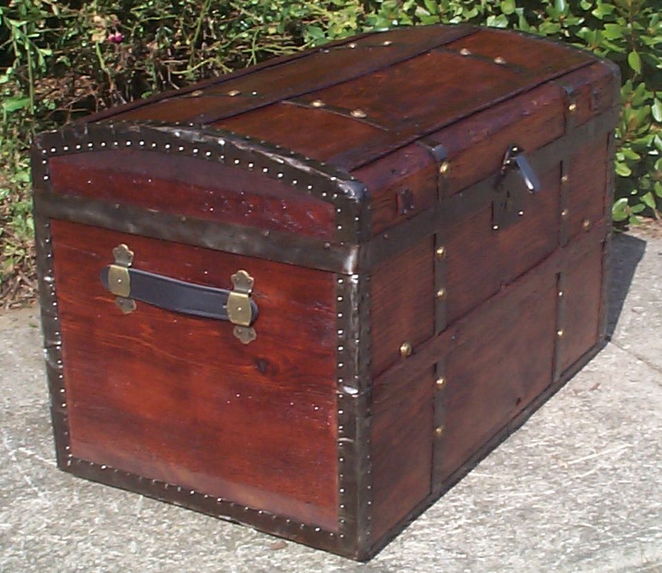 707 Restored Antique Trunks For Sale Dome Tops Humpbacks Flat Tops