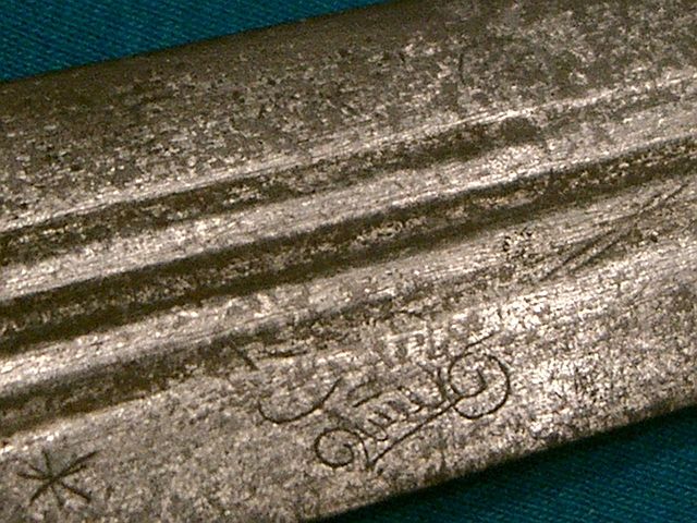 espada ancha cutlass broad sword with mystical markings